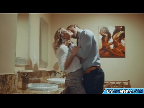 ❤️ Quand une blonde plantureuse vous séduit dans des toilettes publiques. ❤️❌ Porno russe at fr.porn-mate.ru ️❤